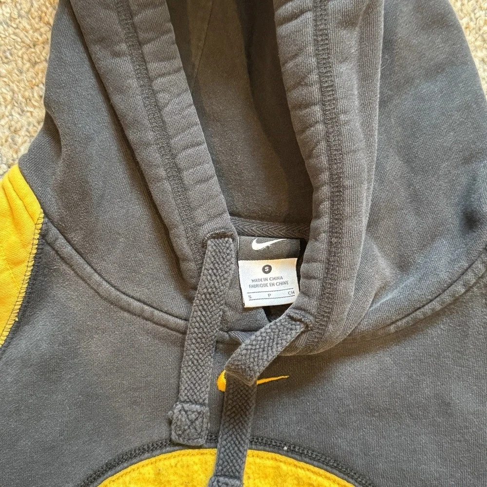 VTG Nike Iowa Hawkeyes Center Swoosh Hoodie Black Yellow Sweatshirt Small Y2k